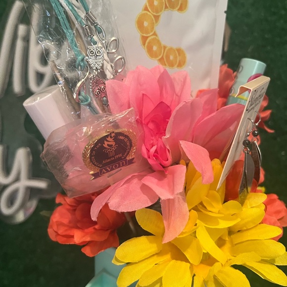 Loaded Tumble Bouquets - Picture 9 of 15